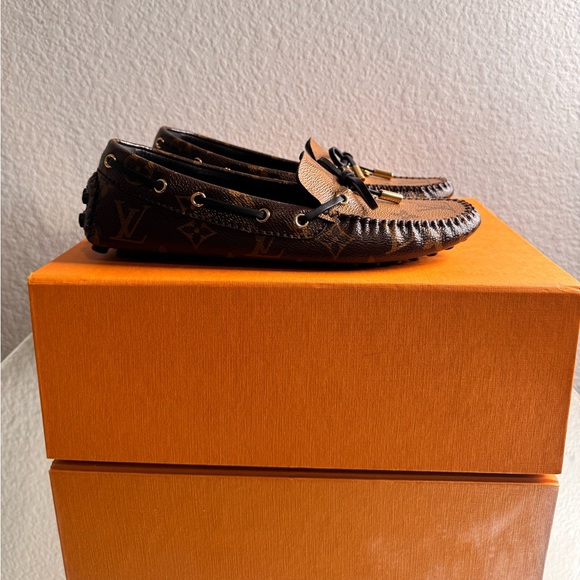 Louis Vuitton Flats - Picture 3 of 5